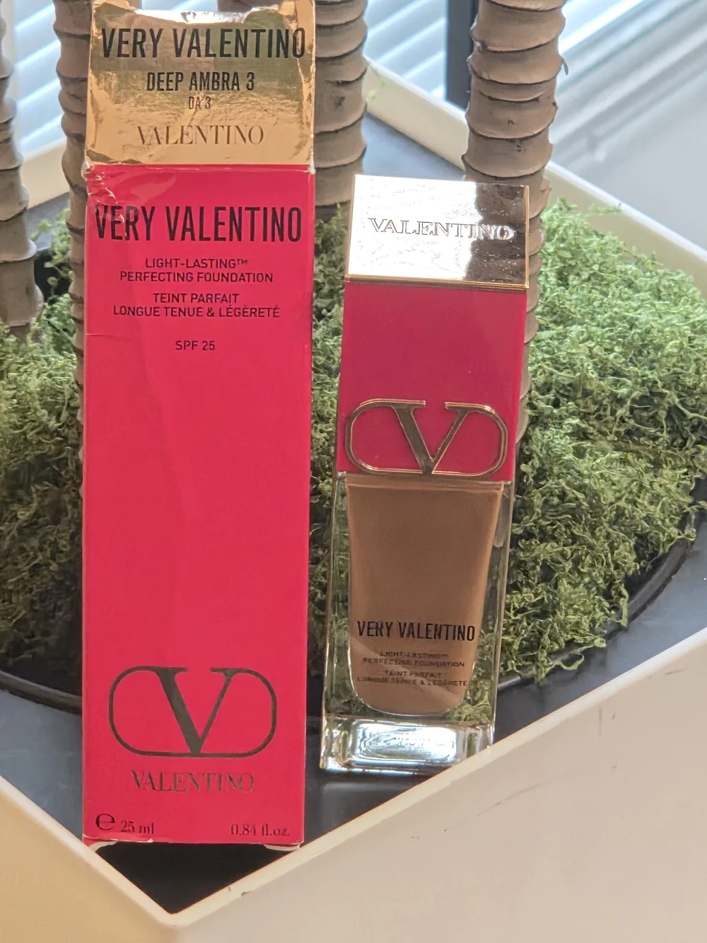 Valentino Very Valentino Light-Lasting Perfecting Foundation SPF 25 DA3 Deep Amb